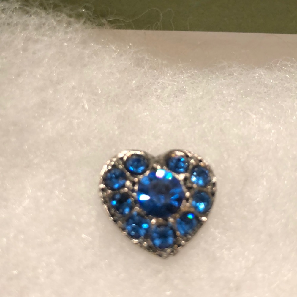 Blue Rhinestone Vintage Heart Earrings - Picture 2 of 4